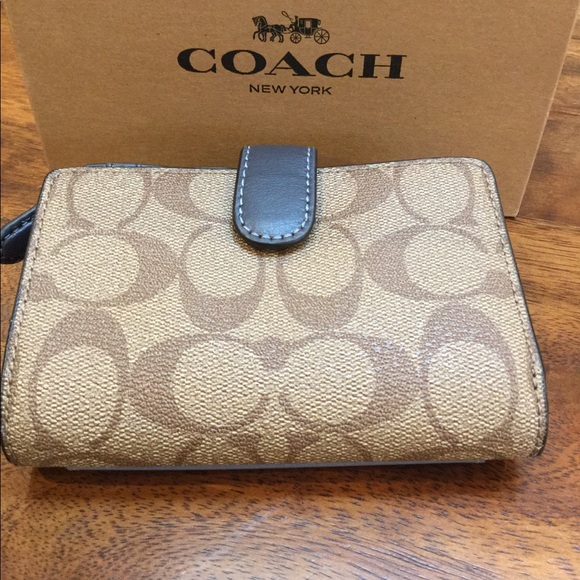SALE!! - NWT COACH Wallet Signature Blue Brown - Picture 2 of 6